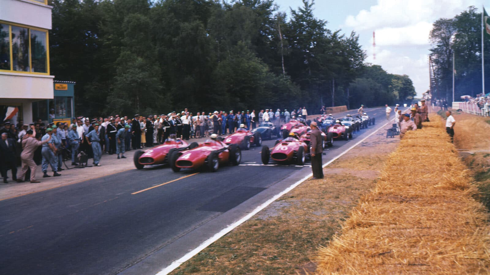 The start of the 1957 French GP. Front row, from left: Juan Manuel Fangio, Jean Behra – both in Maseratis – and Ferrari’s Luigi Musso